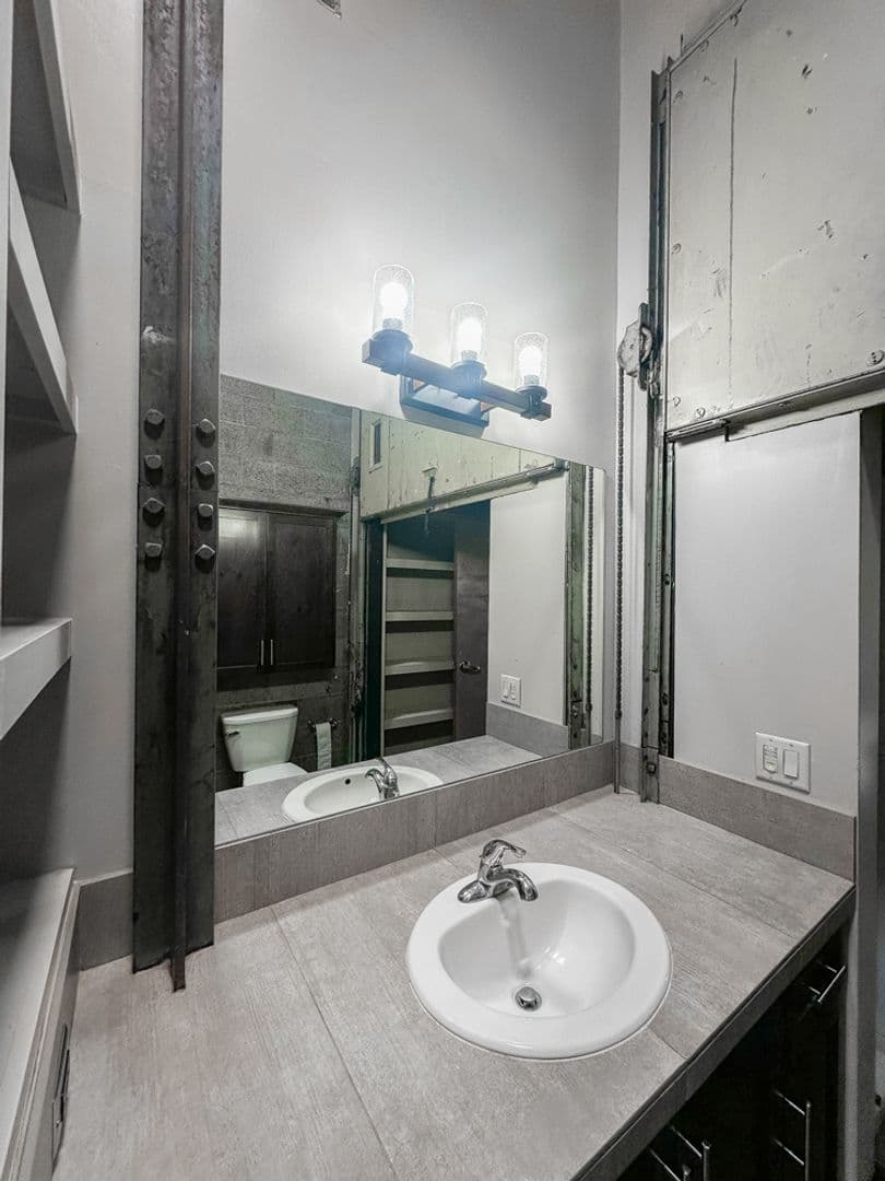 Salem Apartment: 241, 255, 249 Liberty ST NE