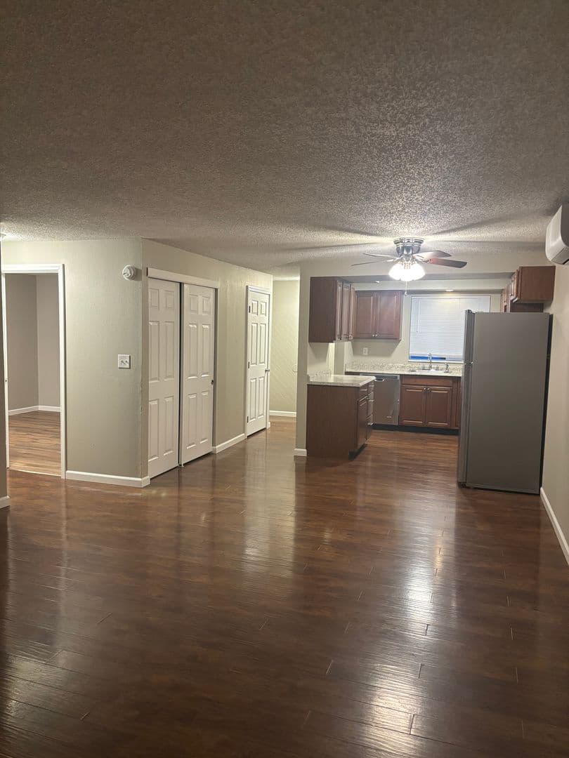 Salem Apartment: 4072 - 4098 Market St NE