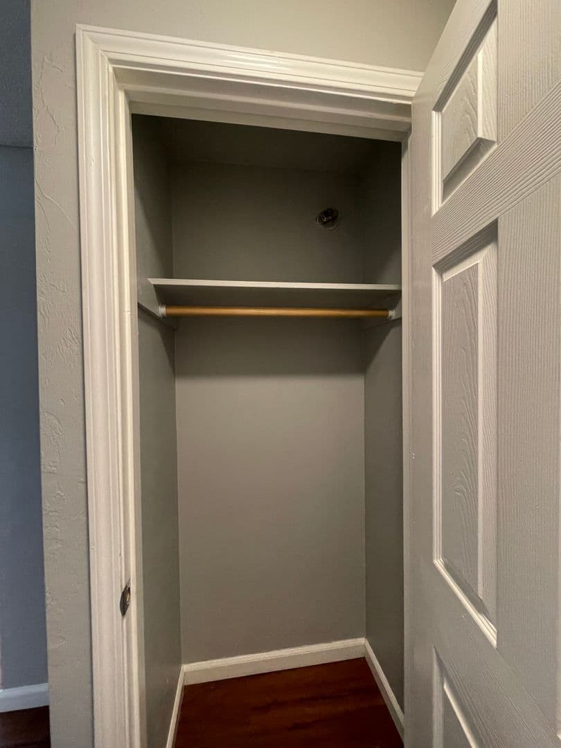 Albany Apartment: 1830 SE Thurston St
