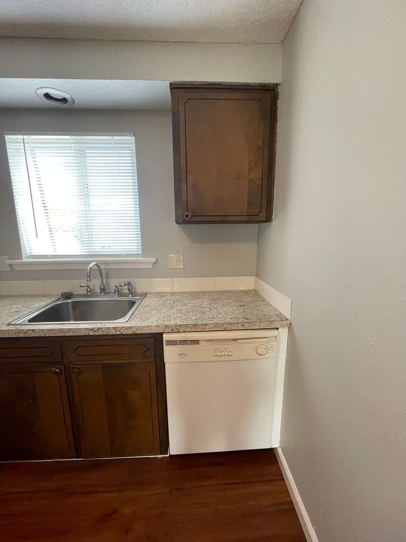 Albany Apartment: 1830 SE Thurston St