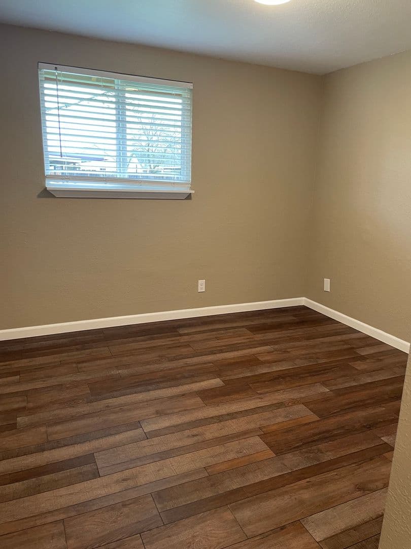 Eugene Apartment: 3659 West 18Th Ave, #6, Office