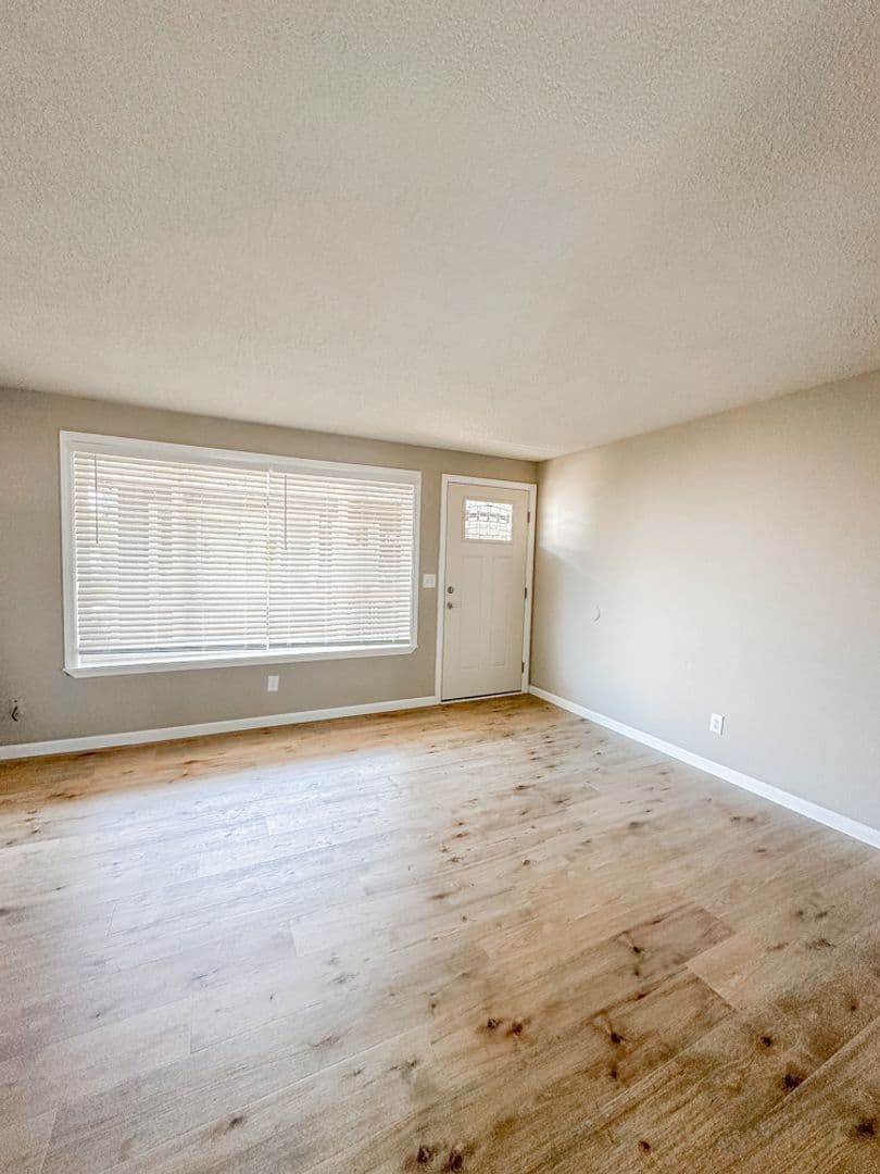 Keizer Apartment: 127-177 Sunset Ave N & 4131-4143 River Rd N