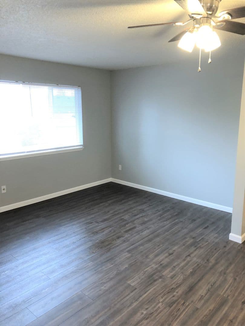 Salem Apartment: 1102-1180 Pine St NE