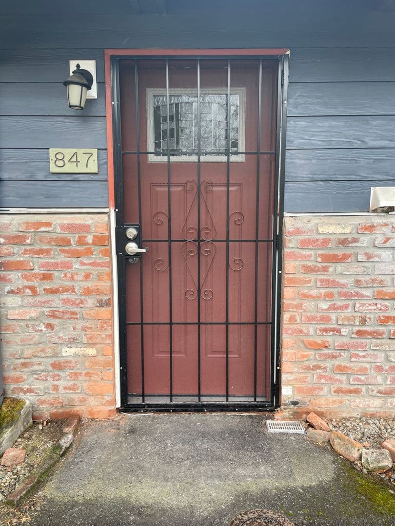 Albany Apartment: 825 SE Waverly  Drive