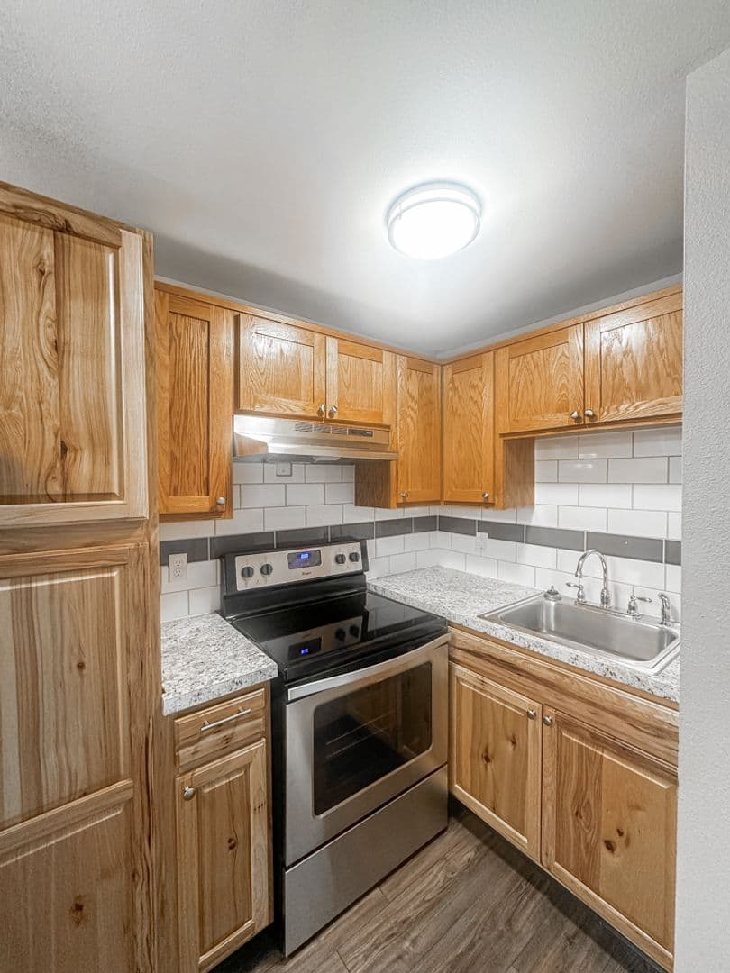 Salem Apartment: 2436-2474 Lee ST SE