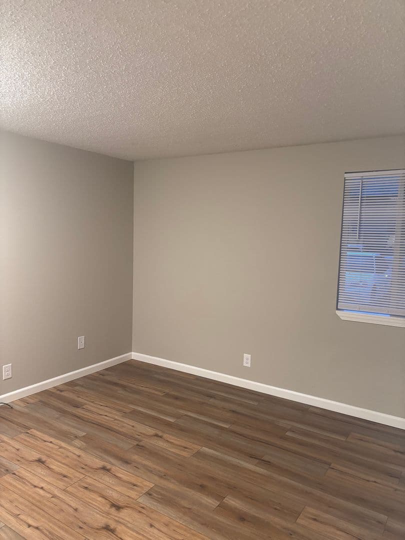 Salem Apartment: 4072 - 4098 Market St NE