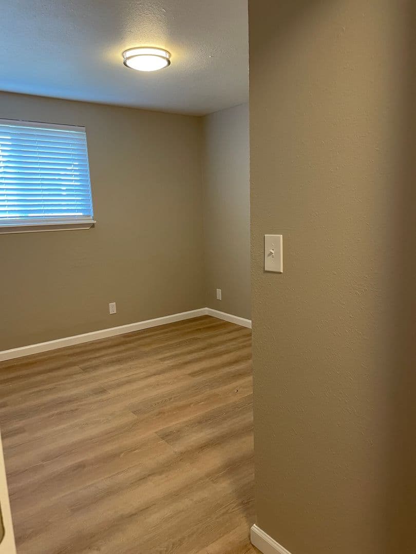 Eugene Apartment: 3659 West 18Th Ave, #6, Office