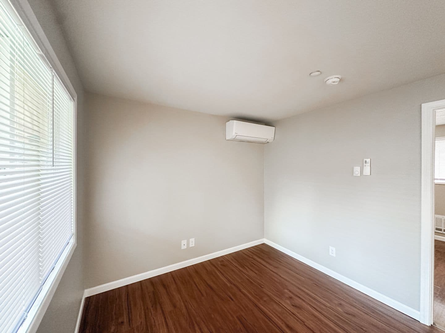Salem Apartment: 2436-2474 Lee ST SE