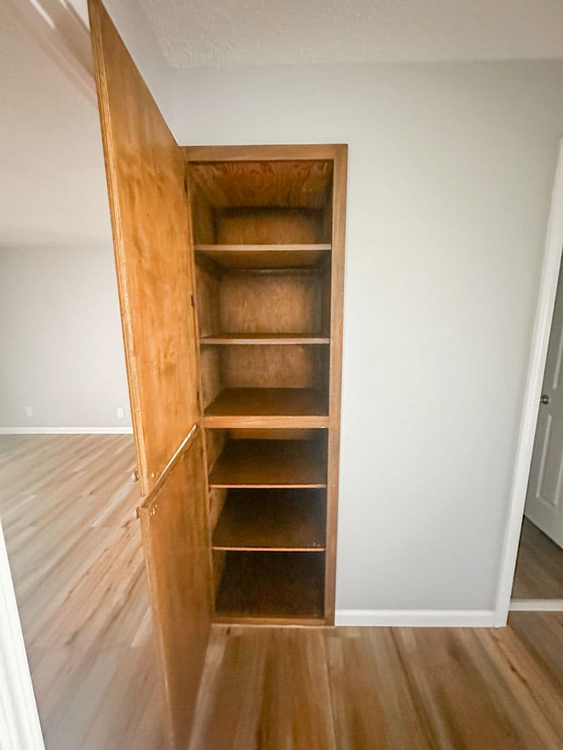 Salem Apartment: 4072 - 4098 Market St NE