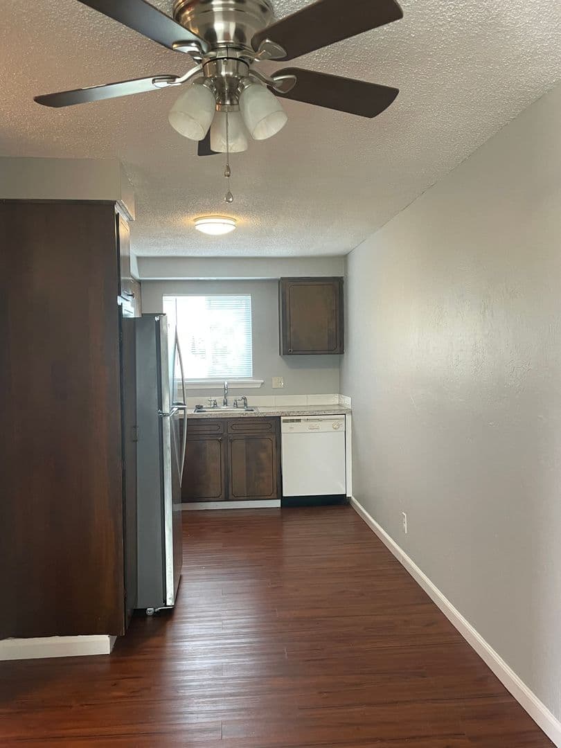 Albany Apartment: 1830 SE Thurston St