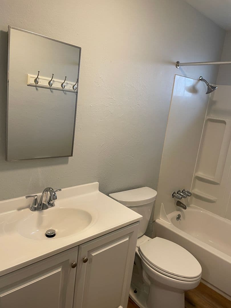 Salem Apartment: 8th Street NW