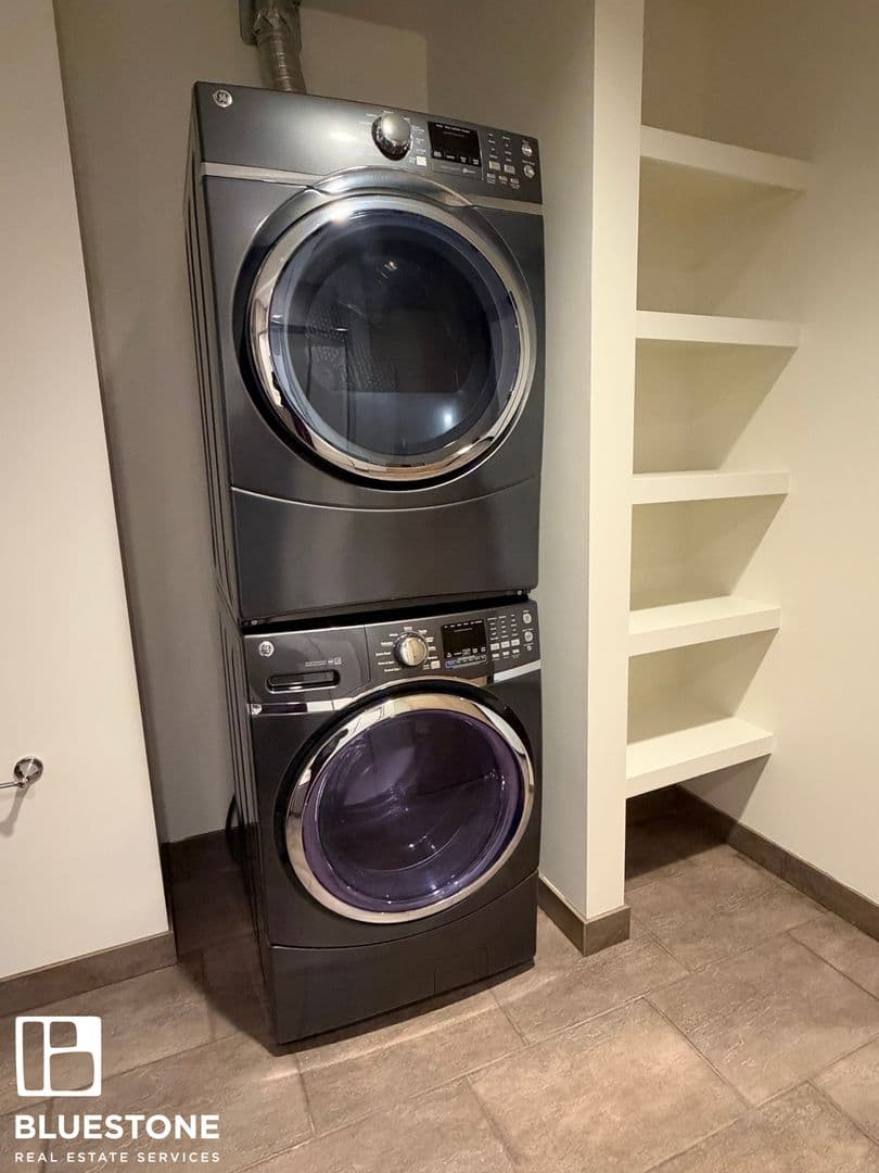 Salem Apartment: 241, 255, 249 Liberty ST NE