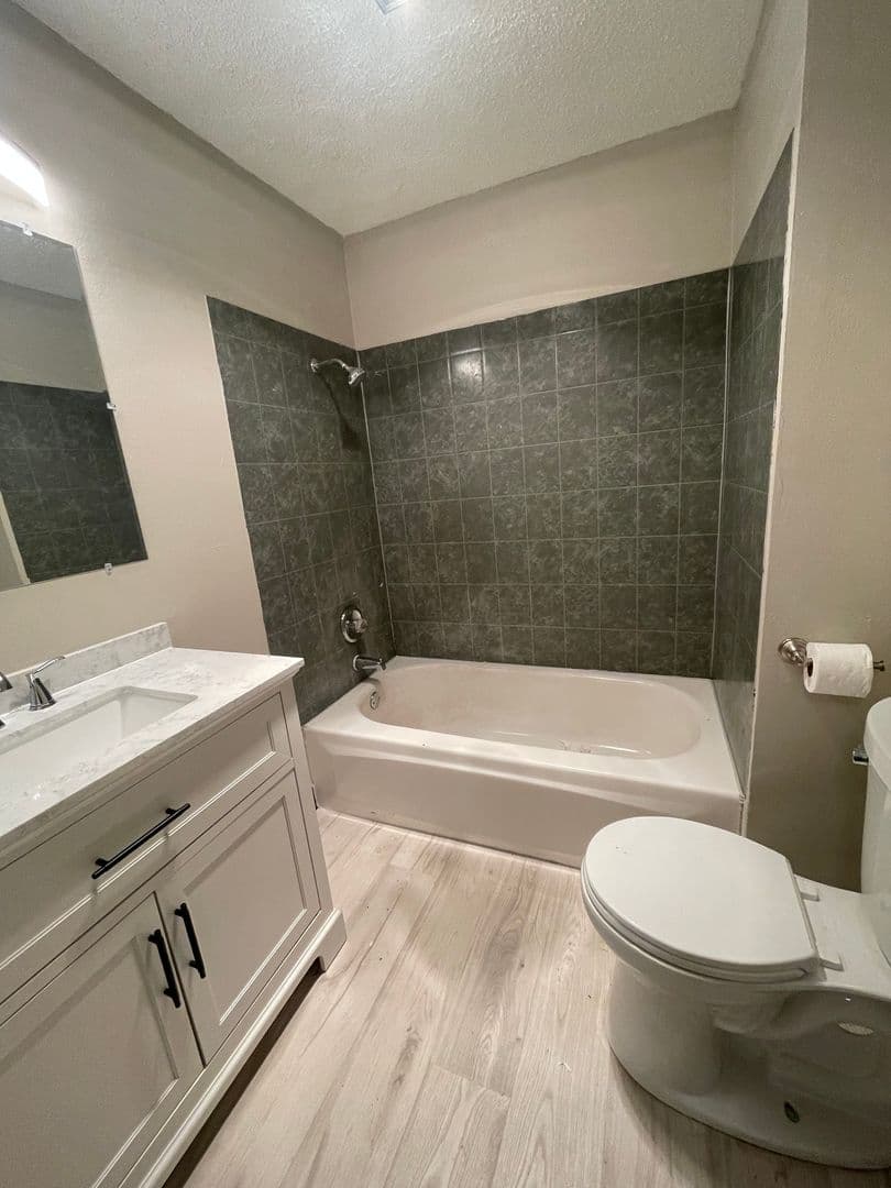 Albany Apartment: 1830 SE Thurston St