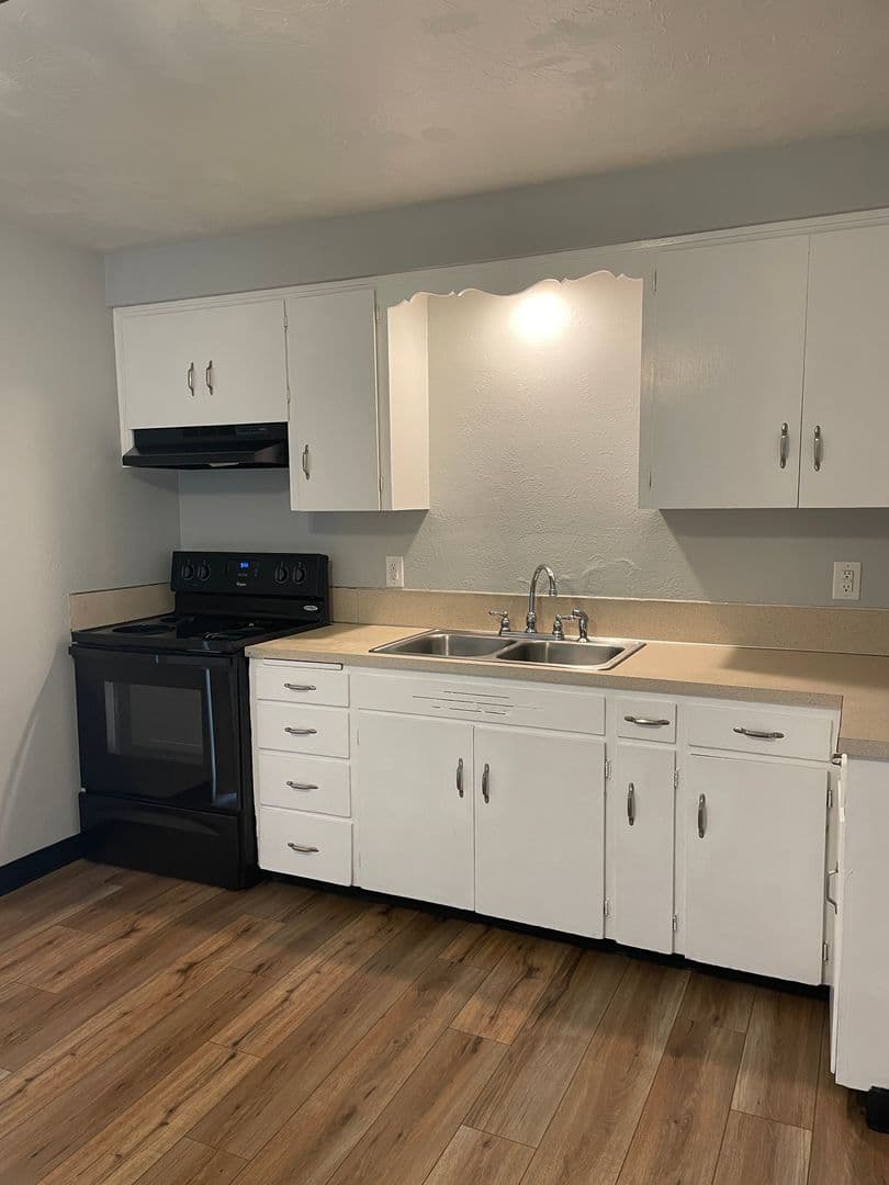 Salem Apartment: 8th Street NW