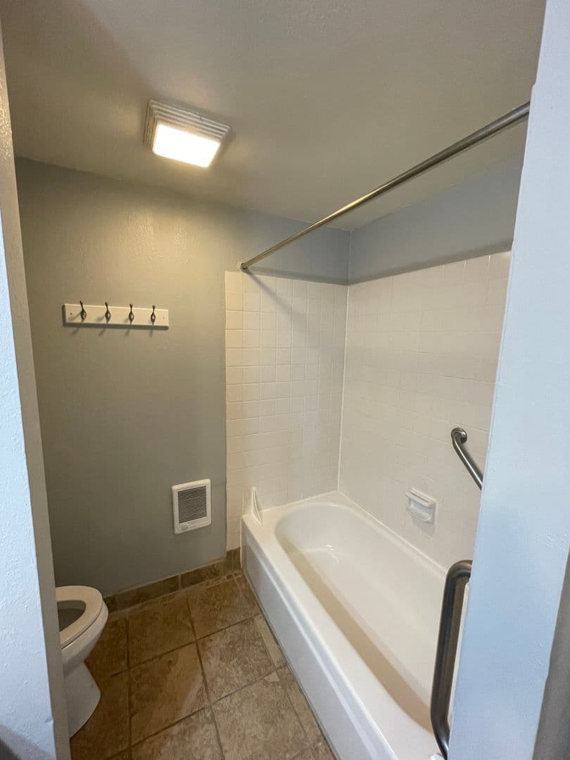 Eugene Apartment: 3659 West 18Th Ave, #6, Office