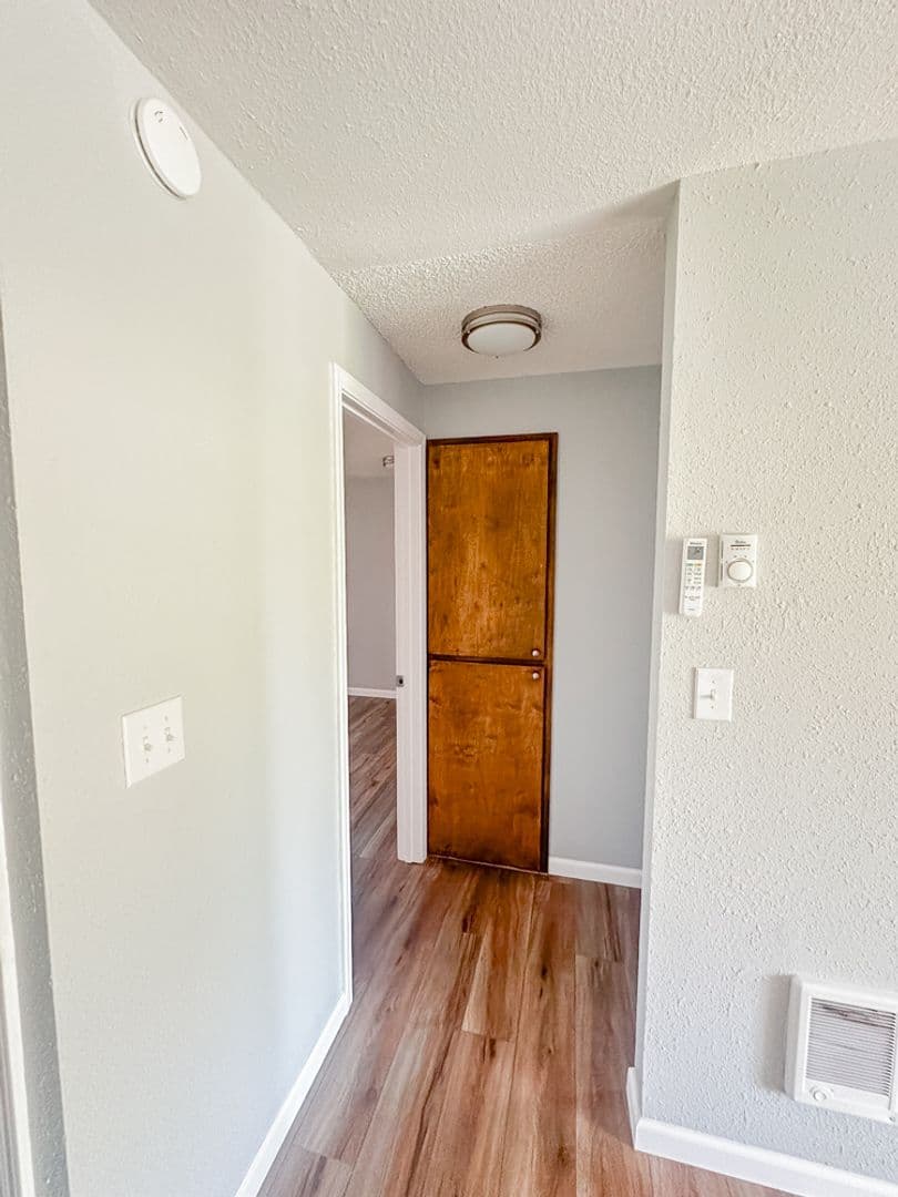 Salem Apartment: 4072 - 4098 Market St NE
