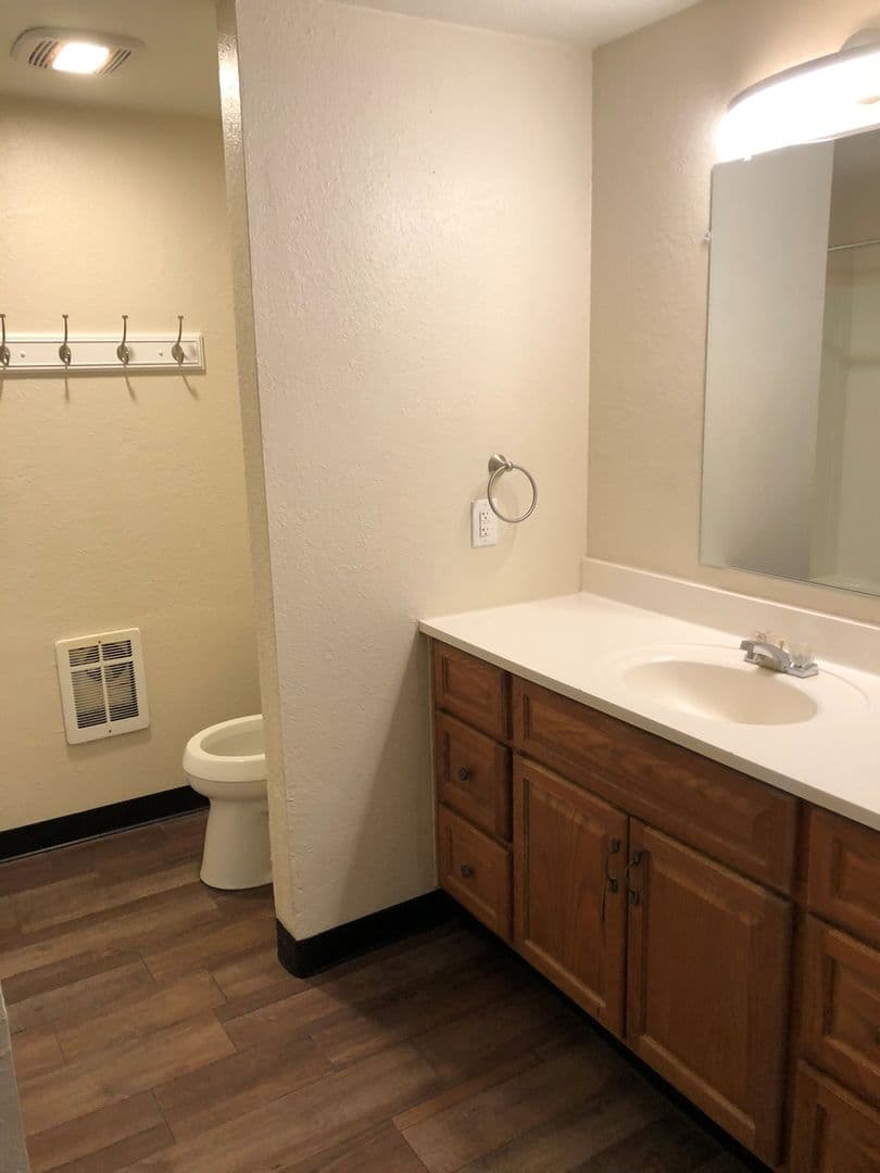 Eugene Apartment: 3659 West 18Th Ave, #6, Office
