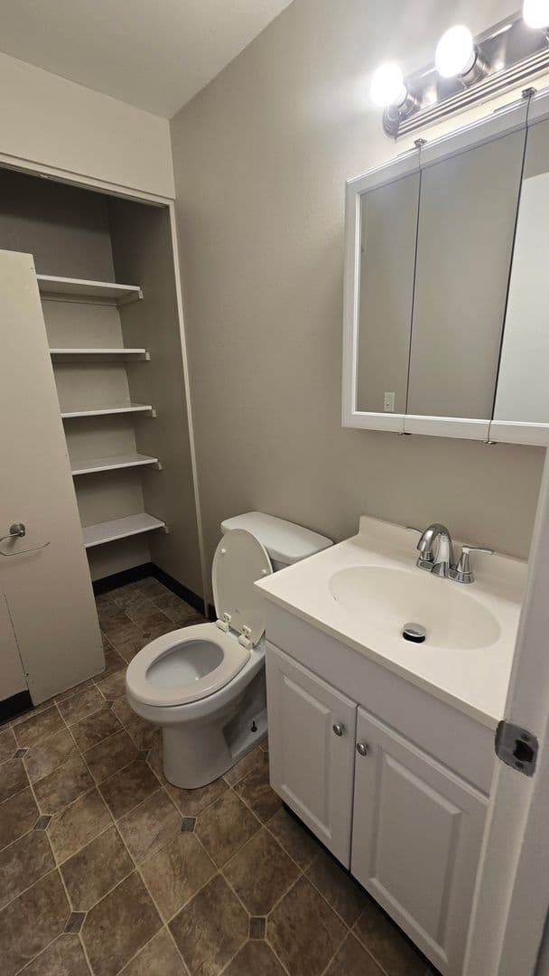 Salem Apartment: 1520-1642 Clay Street NE