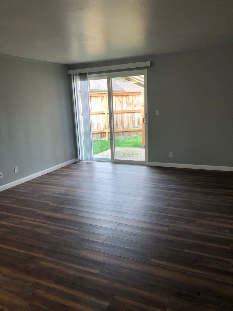 Eugene Apartment: 3659 West 18Th Ave, #6, Office