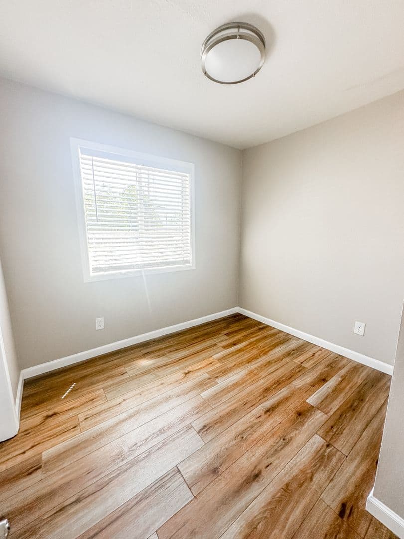 Salem Apartment: 2007 Carleton Way NE