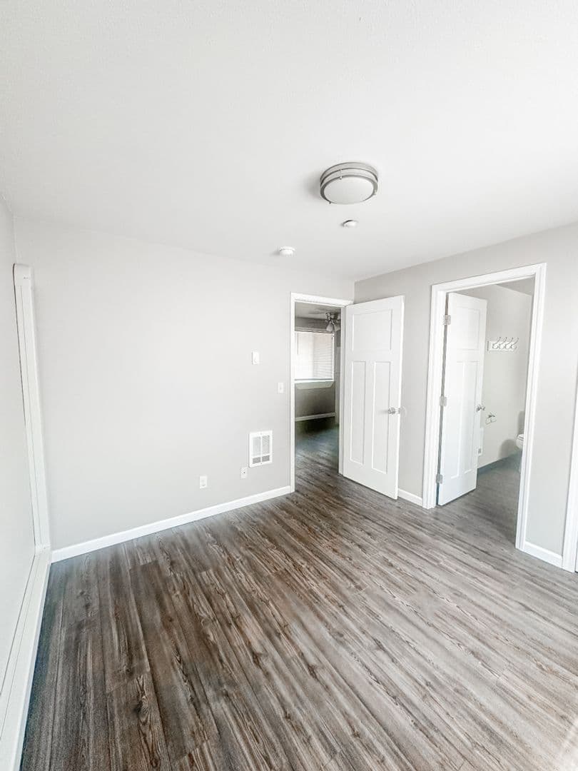 Salem Apartment: 2436-2474 Lee ST SE