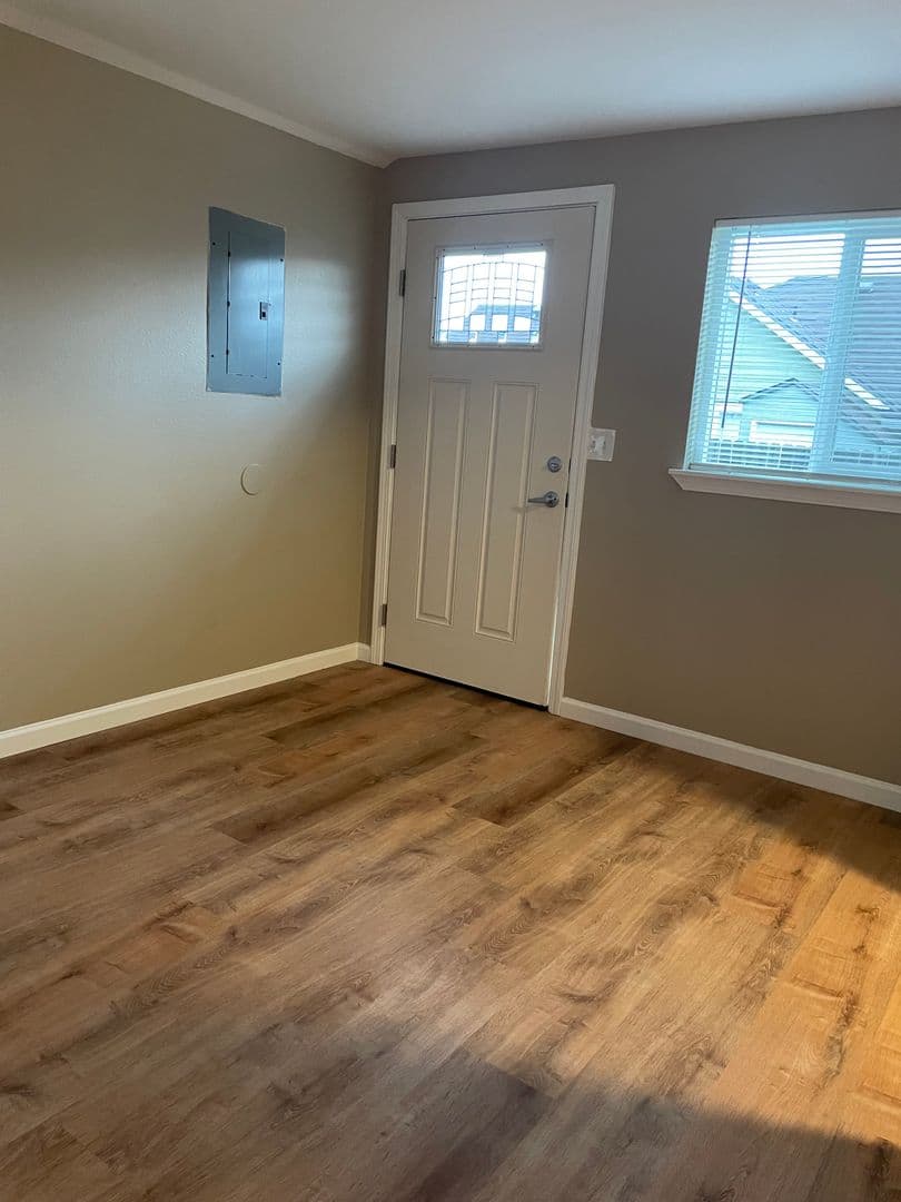 Albany Apartment: 317-325 Main SE & 1146 Salem Rd