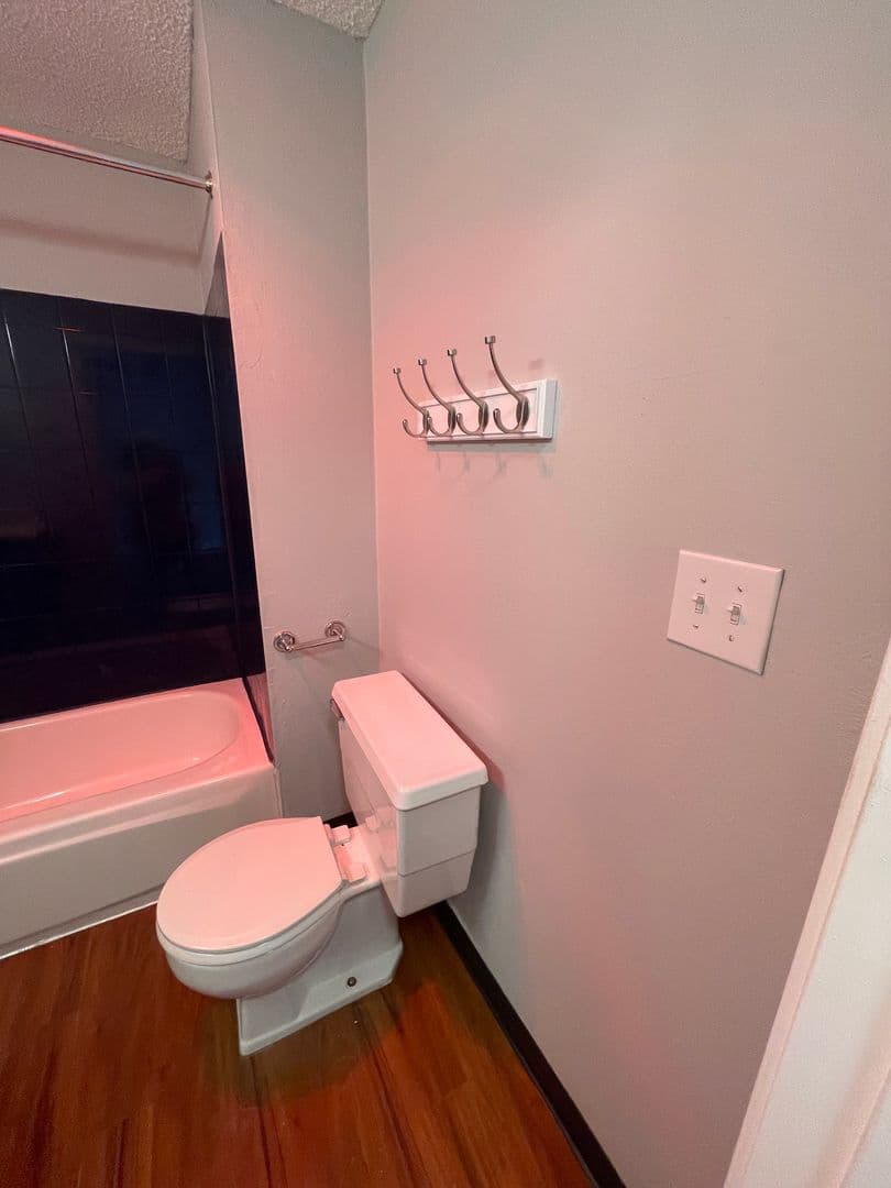 Albany Apartment: 1830 SE Thurston St