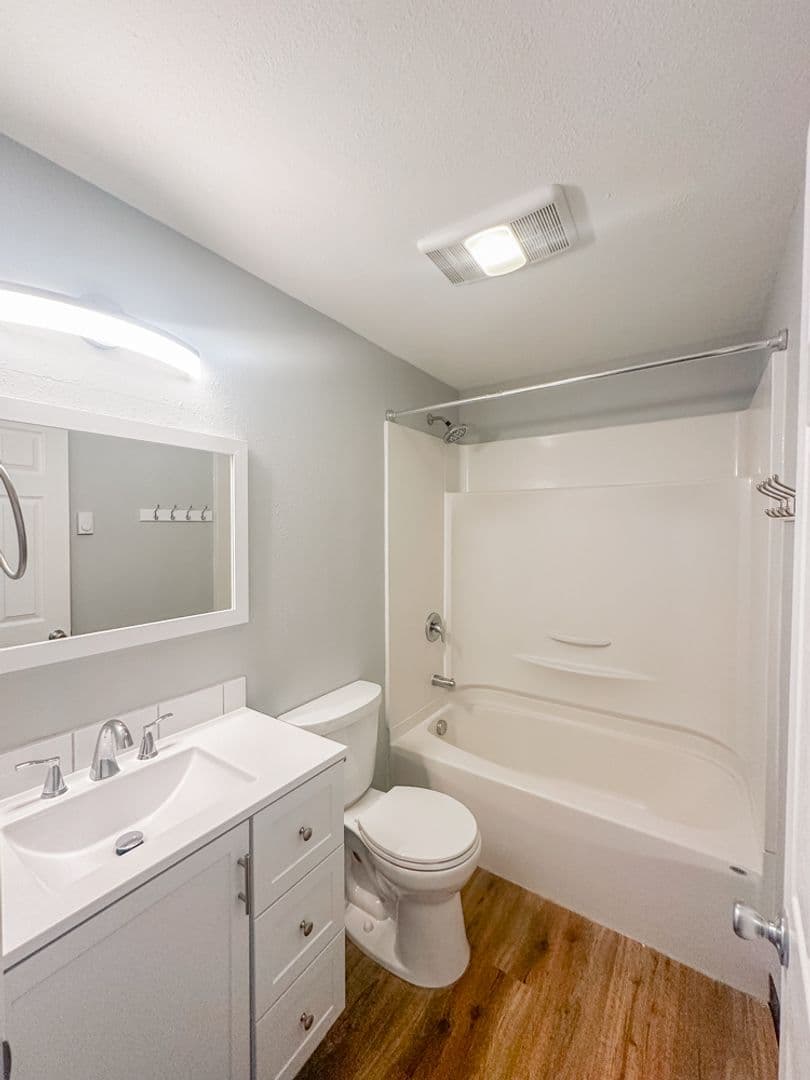 Salem Apartment: 4072 - 4098 Market St NE