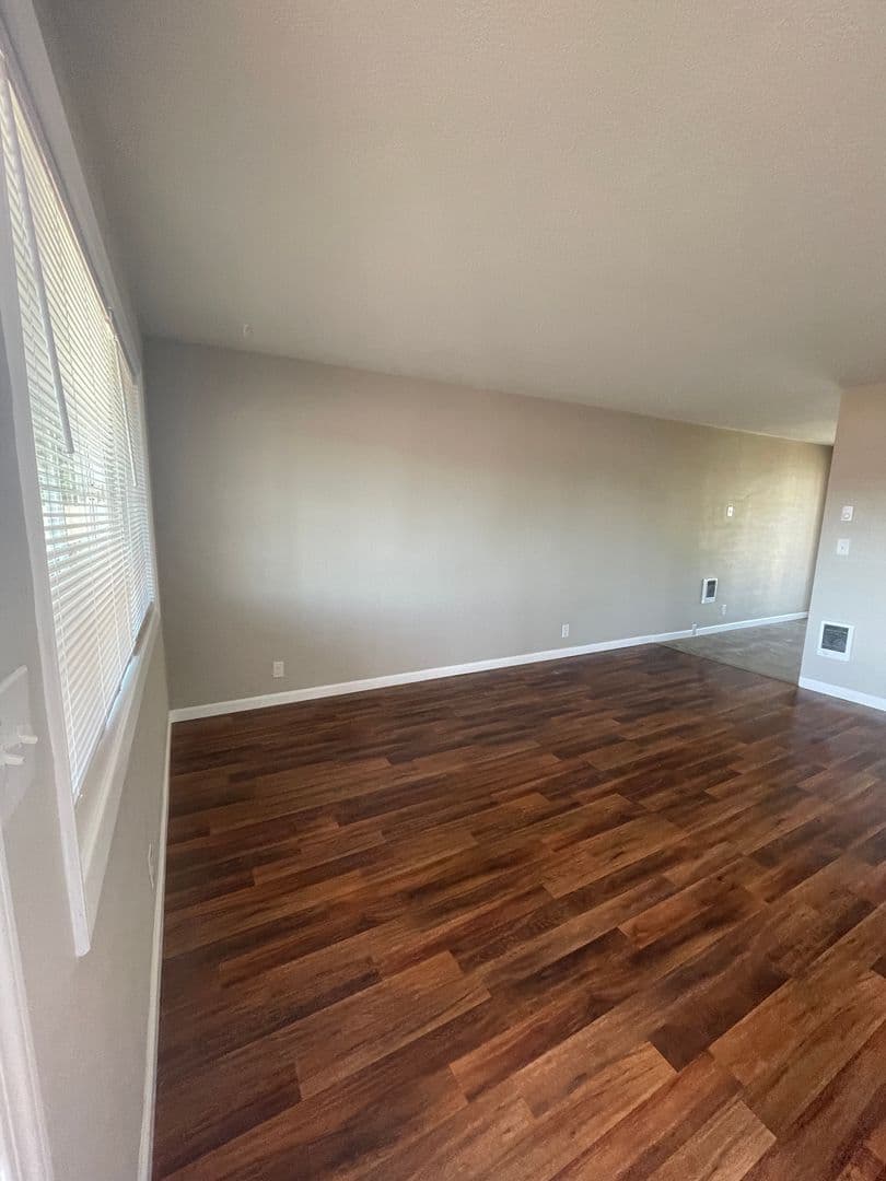 Salem Apartment: 8th Street NW