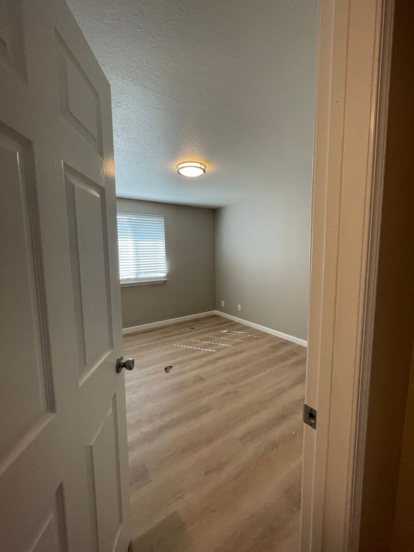 Eugene Apartment: 3659 West 18Th Ave, #6, Office