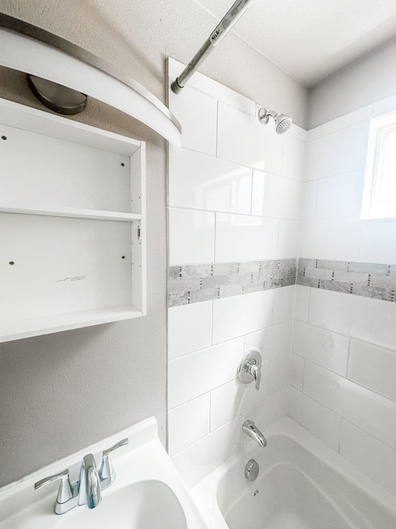 Salem Apartment: 2436-2474 Lee ST SE