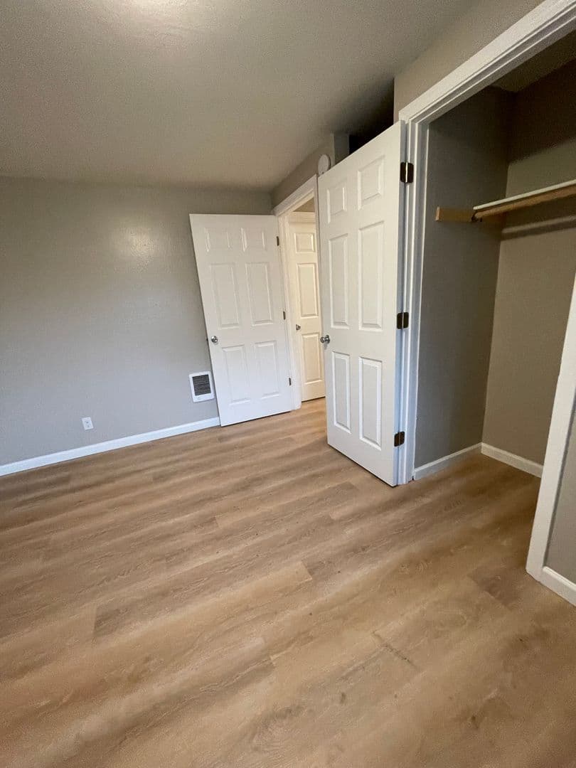 Eugene Apartment: 3659 West 18Th Ave, #6, Office