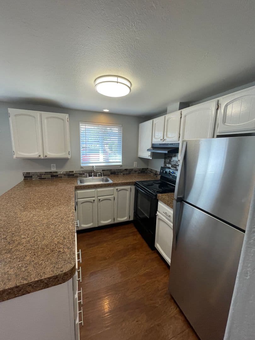 Eugene Apartment: 3659 West 18Th Ave, #6, Office