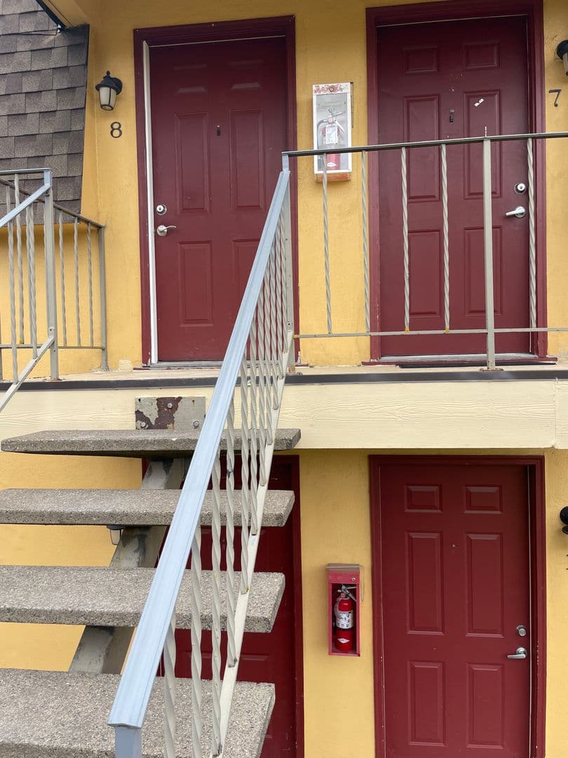 Albany Apartment: 1830 SE Thurston St