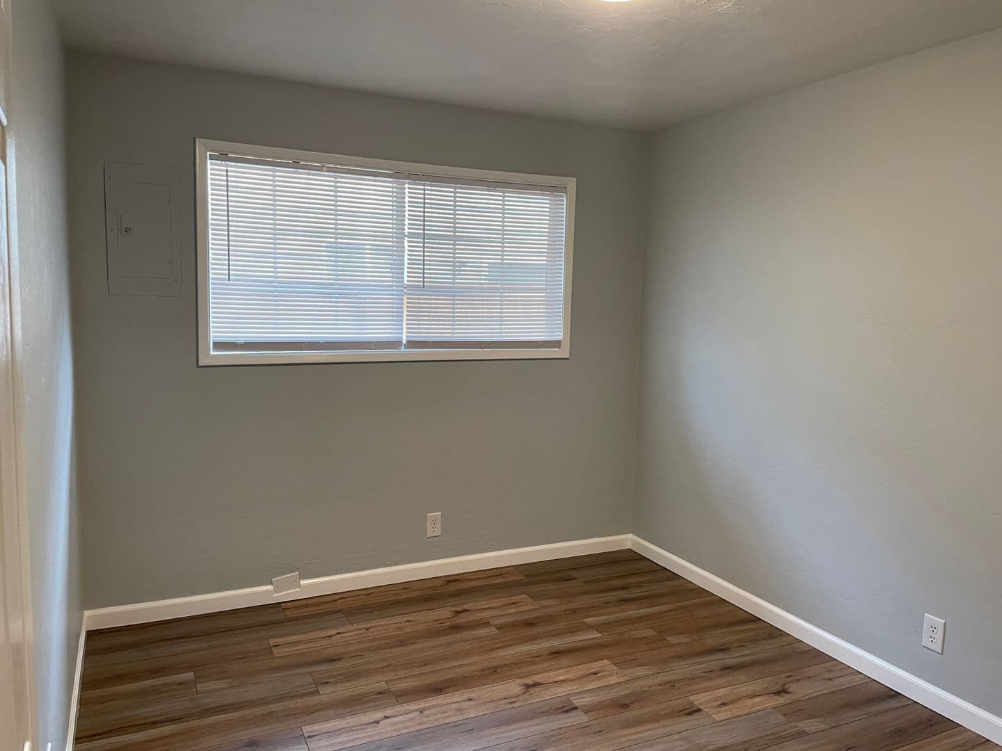 Salem Apartment: 8th Street NW