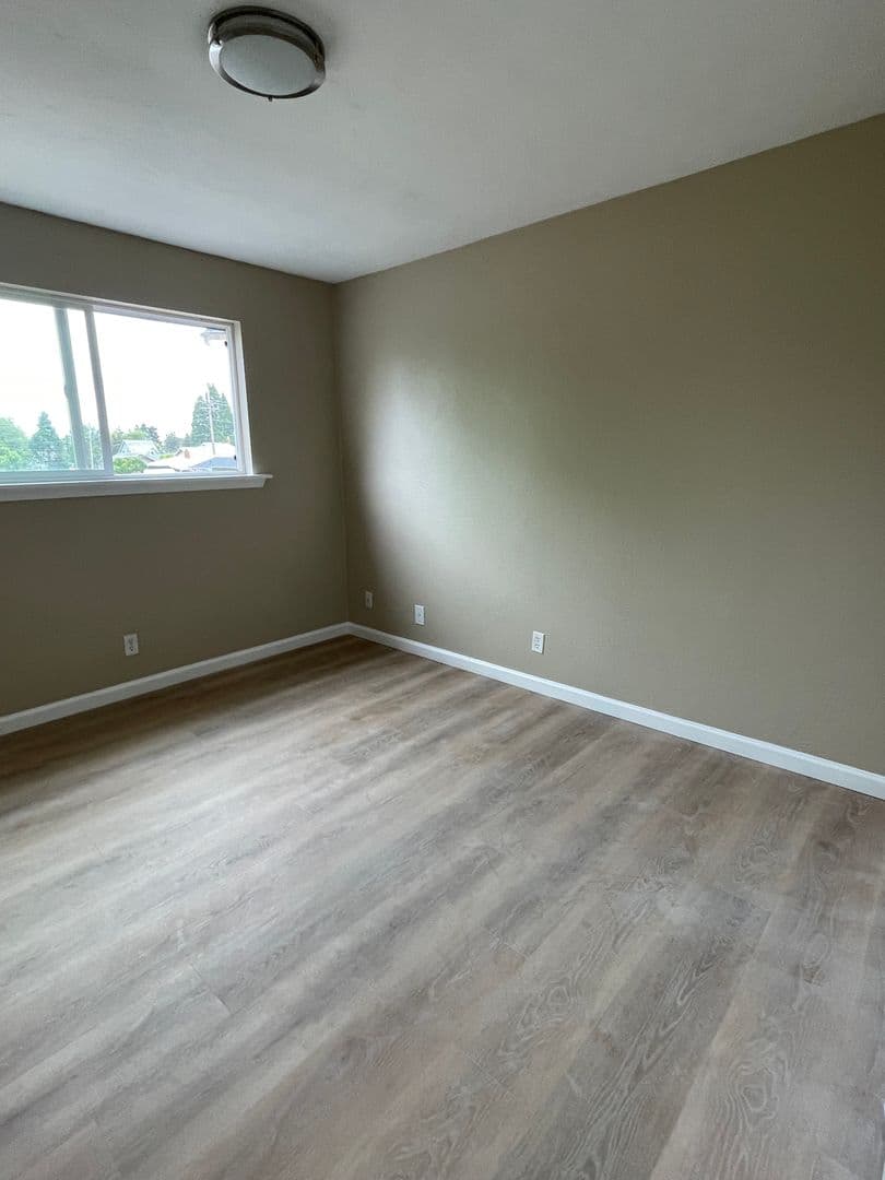 Albany Apartment: 1830 SE Thurston St