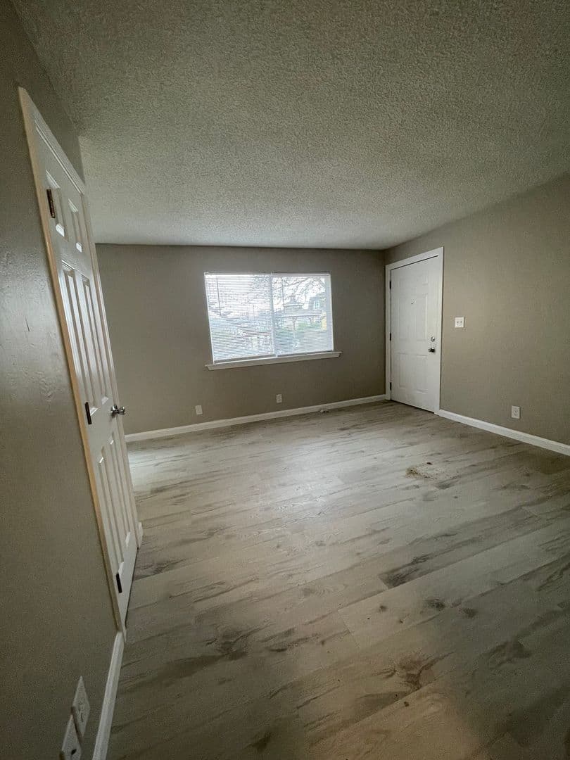 Albany Apartment: 1830 SE Thurston St
