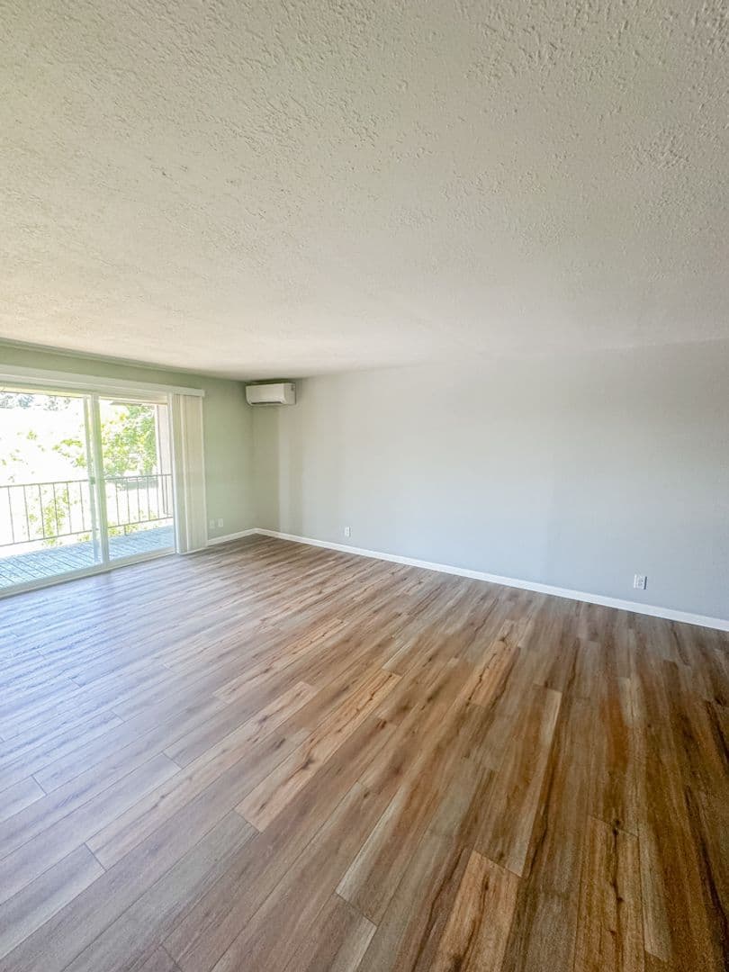 Salem Apartment: 4072 - 4098 Market St NE