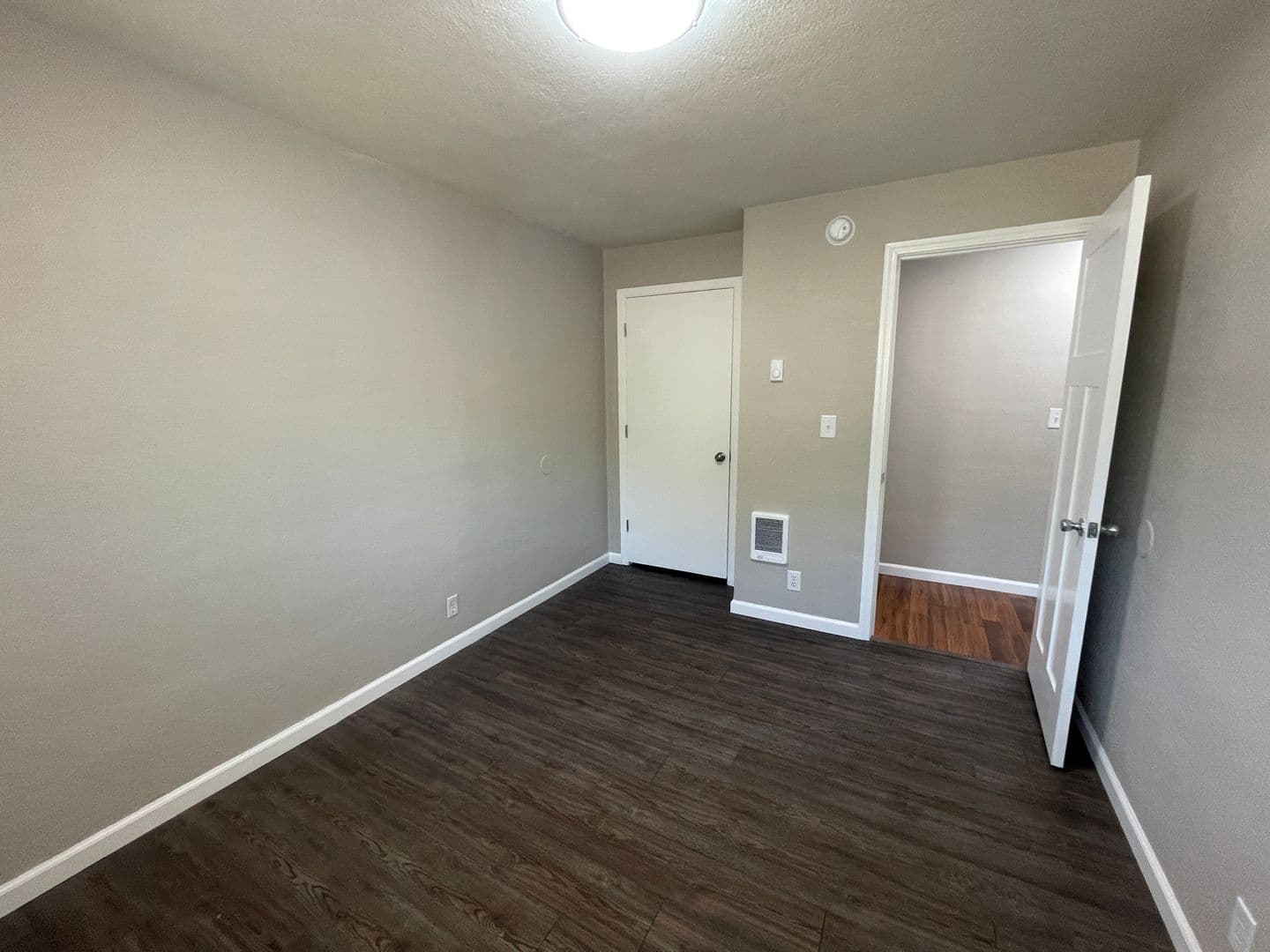 Salem Apartment: 8th Street NW