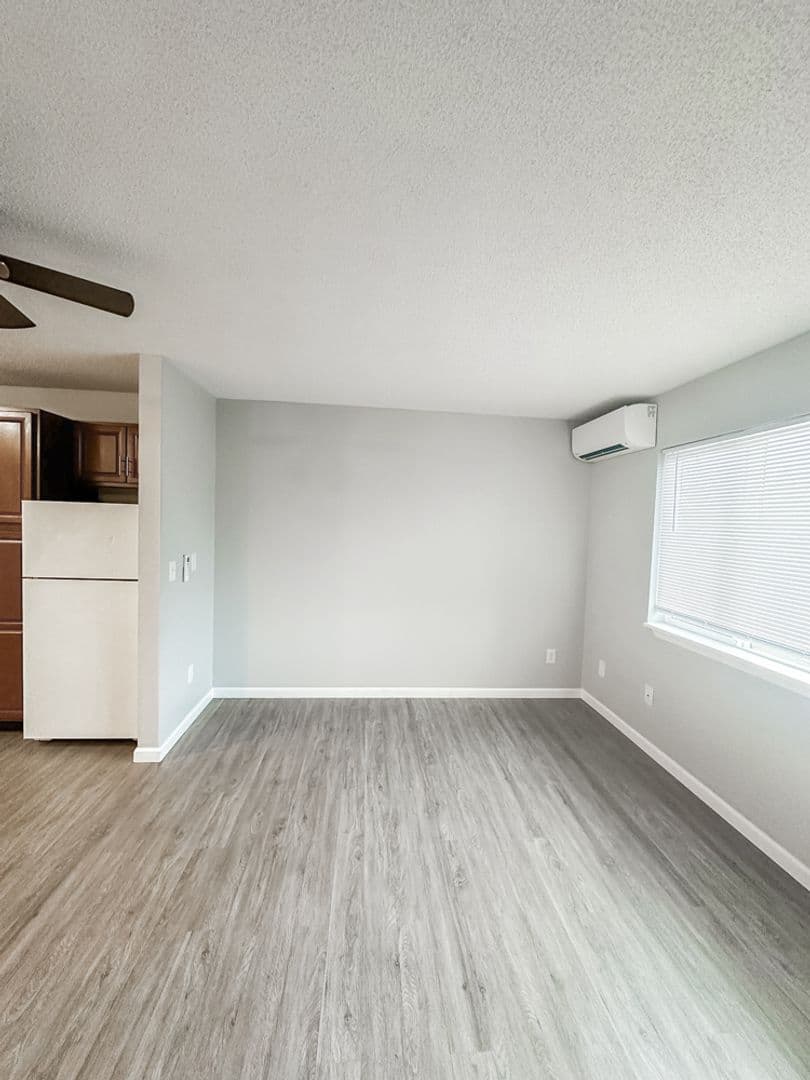 Salem Apartment: 1102-1180 Pine St NE