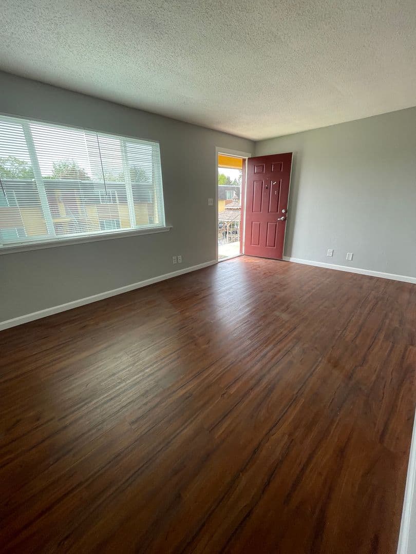 Albany Apartment: 1830 SE Thurston St