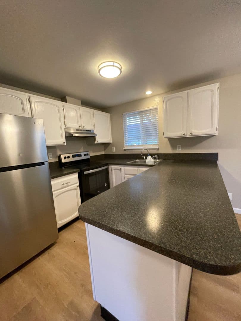 Eugene Apartment: 3659 West 18Th Ave, #6, Office