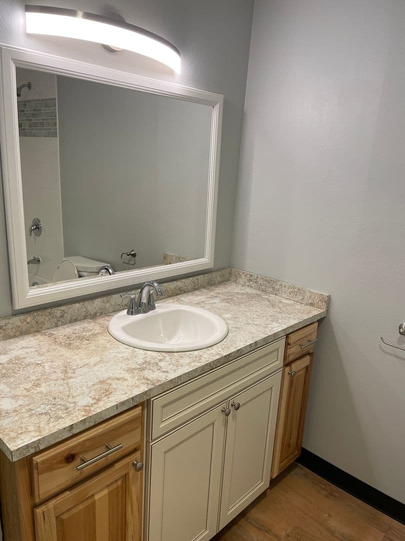 Salem Apartment: 1102-1180 Pine St NE