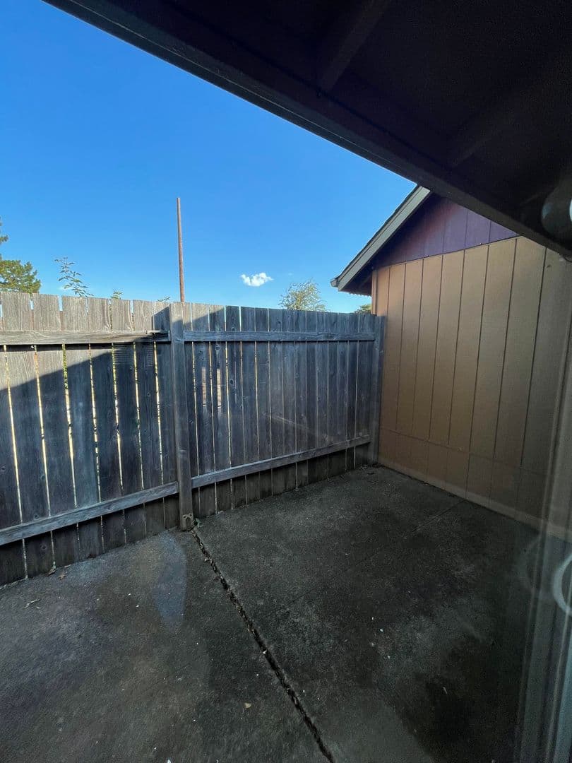 Eugene Apartment: 3659 West 18Th Ave, #6, Office
