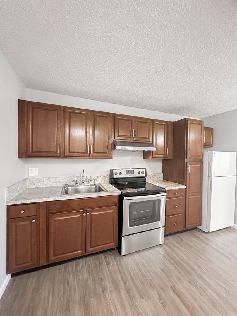 Salem Apartment: 1102-1180 Pine St NE