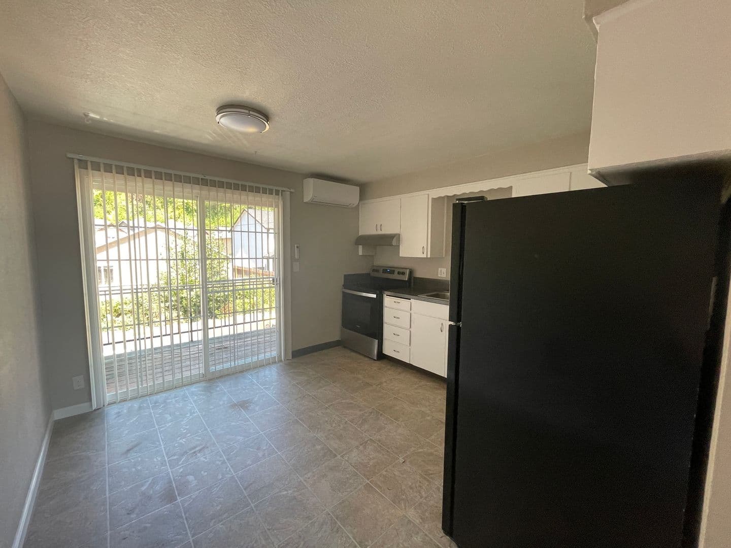 Salem Apartment: 8th Street NW