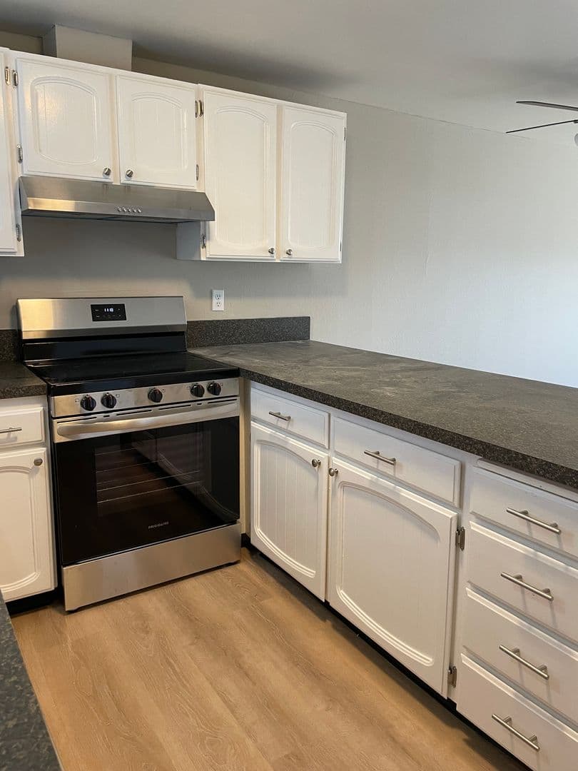 Eugene Apartment: 3659 West 18Th Ave, #6, Office