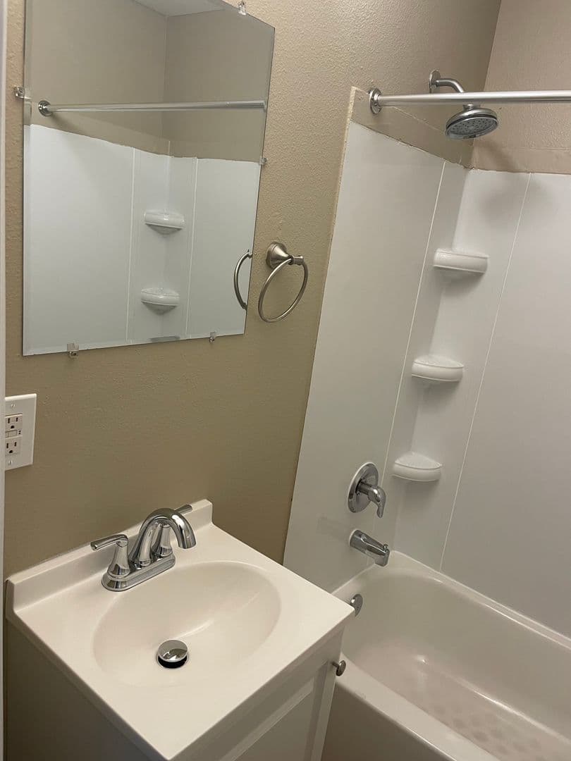 Albany Apartment: 317-325 Main SE & 1146 Salem Rd