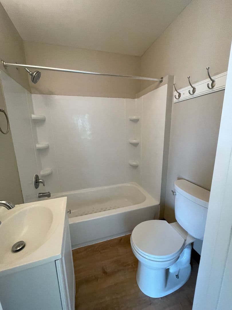 Albany Apartment: 317-325 Main SE & 1146 Salem Rd