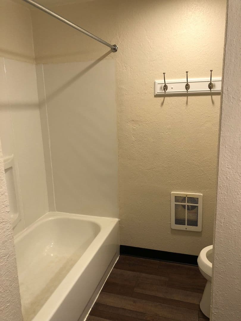 Eugene Apartment: 3659 West 18Th Ave, #6, Office